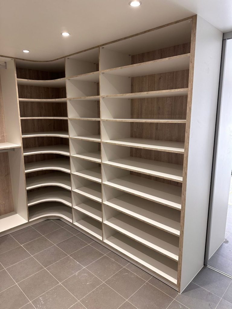 Armoire sur mesure arrondie